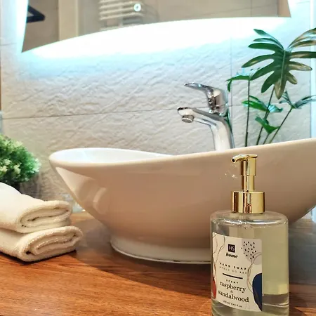 Day & Night By Cooee * Varsó